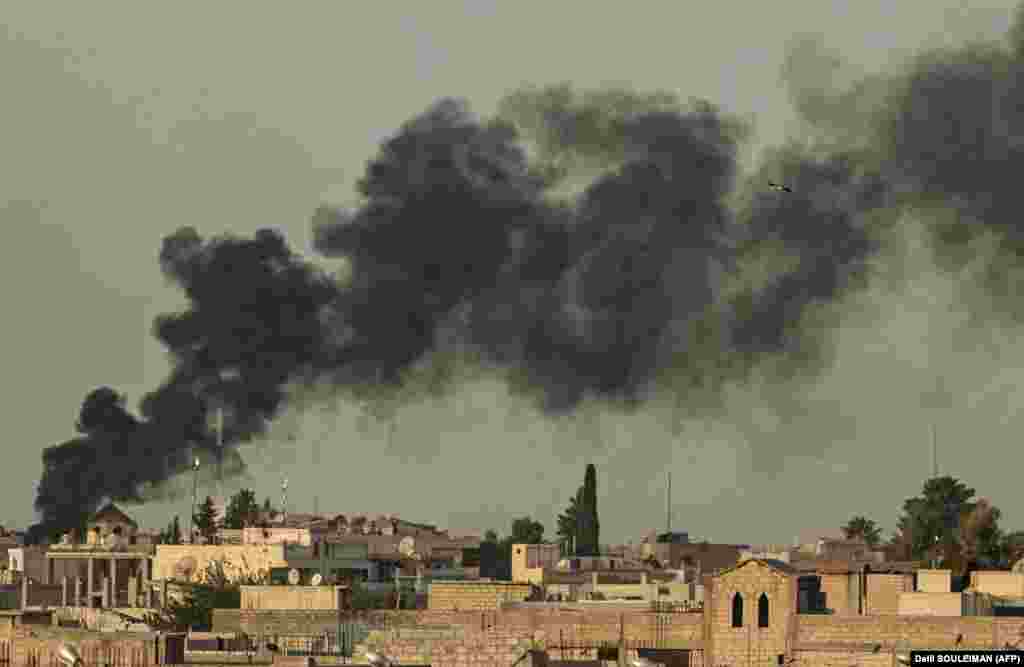 Bombardimet nga ajri nuk janë ndalur që nga fillimi i tyre më 9 tetor. Forcat kurde në anën tjetër janë zotuar se do t’i rezistojnë ofensivës dhe kanë nisur të përleshen me trupat turke.
