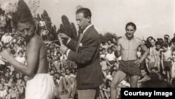 Photograph of Fredy Hirsch (right), organizer of fitness training, sports competitions, and summer activities for Prague’s Jewish young people at Hagibor, 1930/40's. Edith Sheldon and Ada Löwy appear to be in the background behind Hirsch (left). Memory of Nations/Dita Krausová.