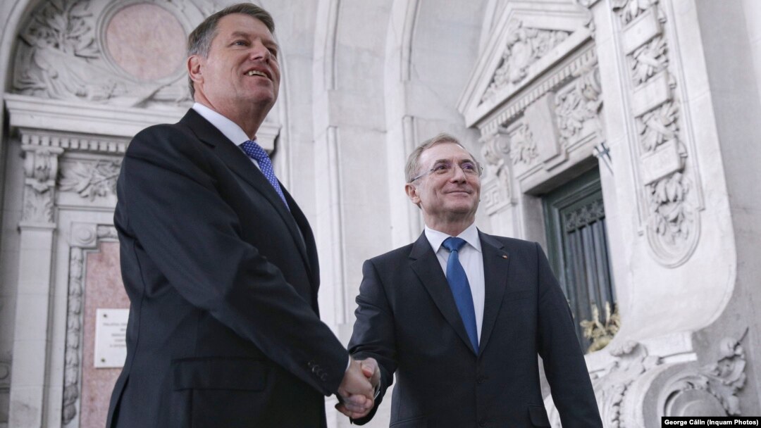 Klaus Iohannis a refuzat în mai multe rânduri să-l demită pe Augustin Lazăr, după ce ministrul demisionar al Justiției făcuse solicitarea