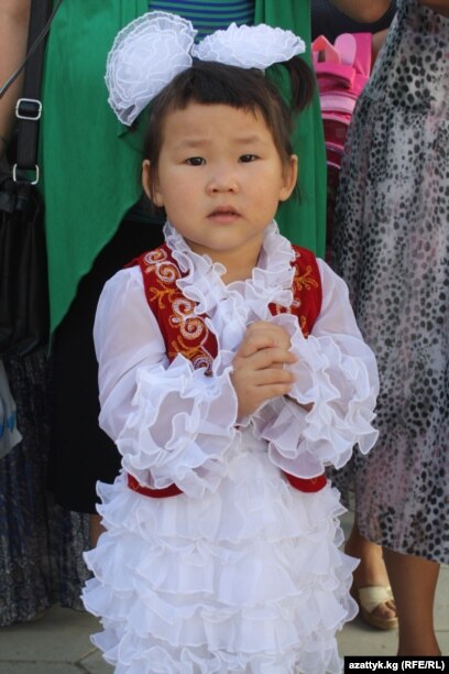 Астрахандық қыздардың порно суреттері Әйел сексуалды әйелдің айналасында өтеді