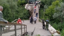 Пішки через мостовий провал: Станиця Луганська
