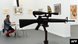 M-16 винтовкасы Нью-Йорктогу көргөзмөдө. АКШ. Май, 2015-жыл. Иллюстрациялык сүрөт.