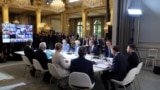 Президент Франции Эммануэль Макрон и президент Украины Владимир Зеленский возглавляют саммит «Коалиции желающих» в Елисейском дворце в Париже, Франция, 4 сентября 2025 года (иллюстраивное фото)