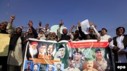 Прихильники консервативних поглядів у Пакистані вимагають від влади боротися з «блюзнірством» в інтернеті, Пешавар, 17 березня 2017 року
