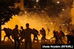 Violence rages during the night of August 9 in Minsk.