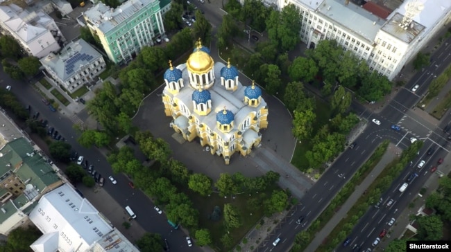 Київ. Патріарший кафедральний собор святого Володимира – головний храм УПЦ Київського патріархату. Збудований у 1862–1882 роках