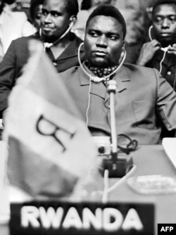 جوونال هابییاریمانا، رئیس‌جمهور رواندا در نشست سازمان وحدت آفریقا در اوت ۱۹۷۵