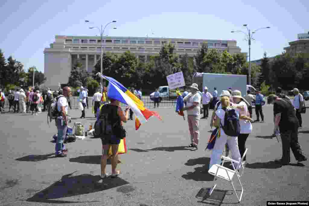 Unii dintre protestatari au înfruntat căldura încă de la prânz. Plecaseră de cu seară de la Timișoara