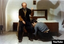 "Atam mənim, ağam mənim" (1977) filmindən bir kadr.