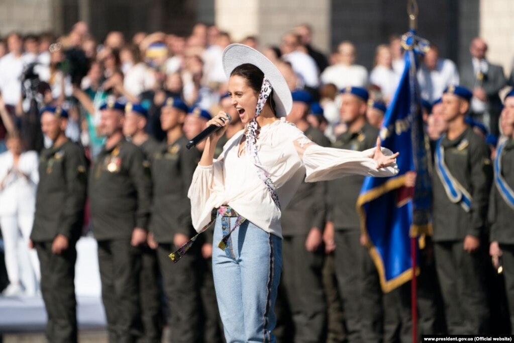 Українська реп-виконавиця Аліна Паш заспівала під час офіційної частини святкування Дня Незалежності в Києві