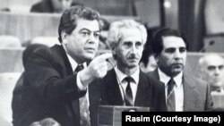 T.Qasımov Azərbaycan parlamentində. 1991
