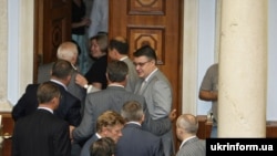 Народні депутати залишають сесійну залу. Київ, 11 липня 2008 р.