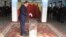 Претседателот на Таџикистан, Рахмон го дава својот глас на изборите во Душанбе.