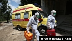 Медики скорой помощи в Крыму, иллюстрационное фото