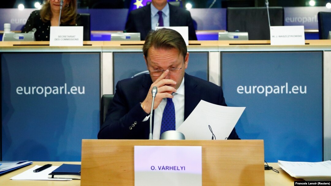 Oliver Varhelyi 