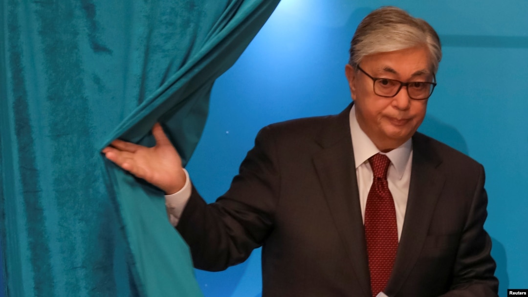 Суда жүзушімен секс туралы бейне Жасы жалаңаш свингерлер