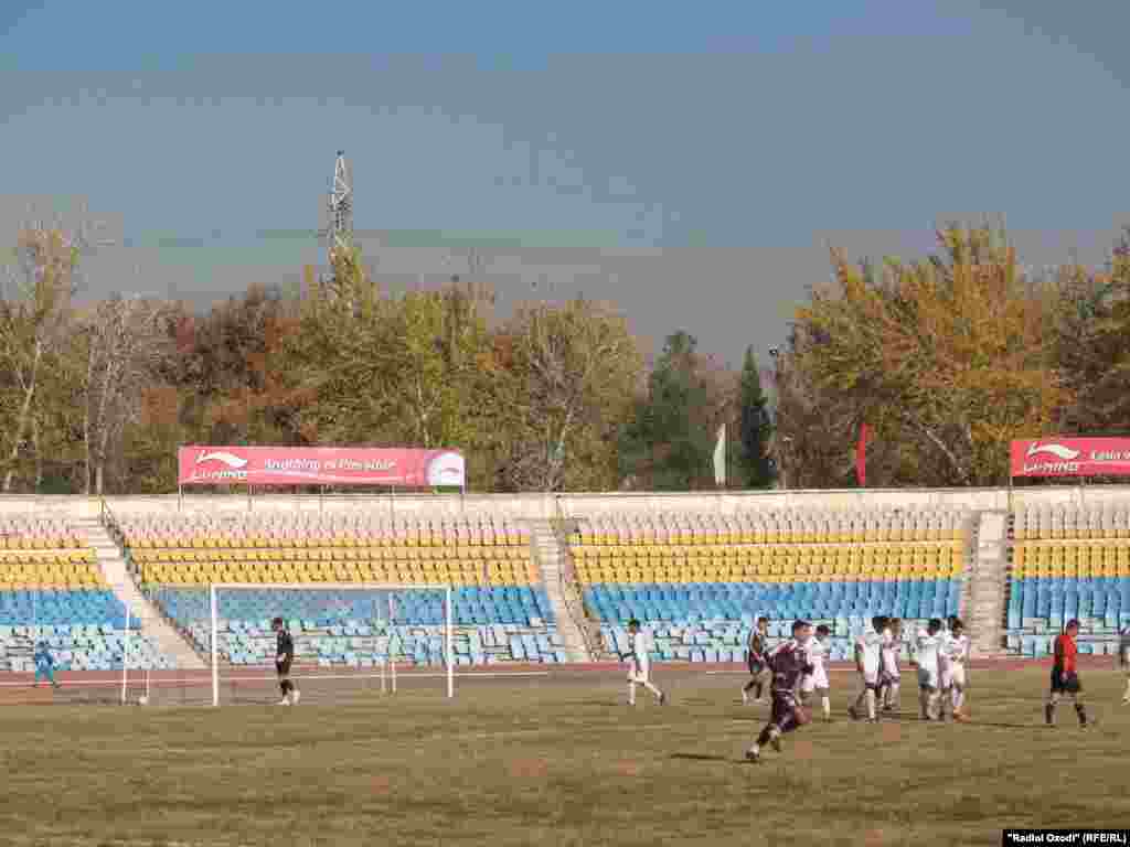 Tajik football team of "Istiqlol" celebrates it victory, 29Nov2010 