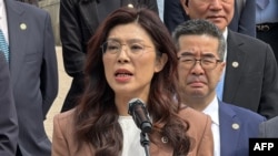  چِنگ لی‌وِن، رئیس حزب کومینتانگ، پس از بازدید از آرامگاه سون یات‌سن، ۱۹ فروردین