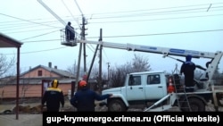 Архивное фото: ремонт линий электропередач в Крыму 
