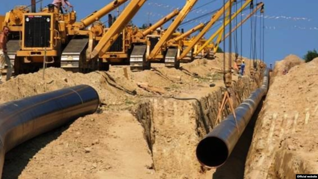 "The real problem for the Nabucco pipeline is that it is just so big," says Julian Lee of the Center for Global Energy Studies in London.