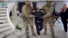 Екранна снимка от видеоклип, публикуван в канала на СБУ в Ютюб, на който се вижда задържането на мъж, заподозрян в шпионаж.