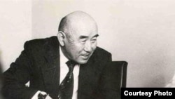 Салижан Жигитов (1936-2006) адабиятчы, сынчы, акын жана илимпоз.  