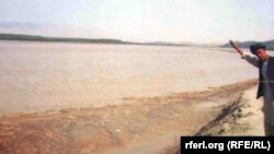 دریای آمو که همه ساله سواحل افغانستان را تخریب می کند