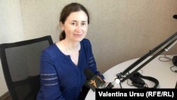 Experta Nadejda Hriptievschi în studioul Europei Libere la Chișinău