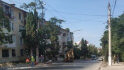 На улице Истомина идут дорожные работы