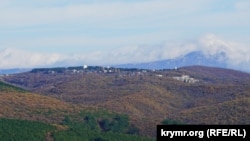 Вид на Крымскую астрофизическую обсерваторию с Тепе-Кермена