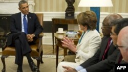 Барак Обама Демократиялық партия жетекшілерімен кездесуде. Вашингтон, 15 қазан 2013 жыл.