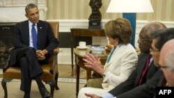 Президент США Барак Обама встречается с сенаторами. 