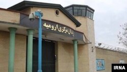 گفته میشود دلیل شورش در زندان مرکزی ارومیه، انتقال پتوهای مشکوک به آلودگی به بند امن این زندان بوده است.