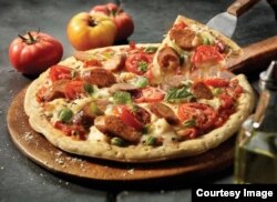 Піцца — адна з італьянскіх страваў, што сталі папулярнымі ва ўсім сьвеце