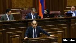 Armenia - Opposition leader Nikol Pashinian speaks in the parliament during a debate on tax cuts demanded by his Yelk alliance, 16 February 2018.