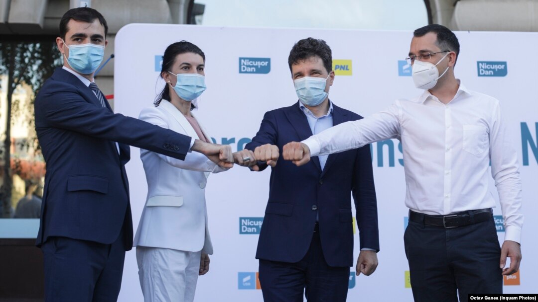 Colaborarea USR PLUS cu primarul Nicușor Dan este una dificilă, iar PNL vrea un nou acord cu organizația condusă de Vlad Voiculescu. Imagine generică cu Vlad Voiculescu (dreapta), Nicușor Dan, Violeta Alexandru (PNL) și Claudiu Năsui (dreapta). 