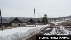 Деревня Лощинка, что в 170 километрах от Красноярска.
