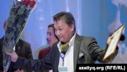 Живущий в Германии художник Болат Мекебаев, победитель выставки в рамках международного фестиваля искусств зарубежных казахов. Астана, 9 октября 2014 года.