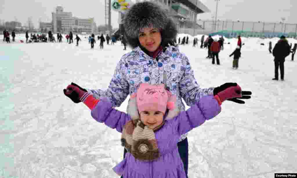 Казанда яшәүче ике бала анасы, полиция хезмәткәре Ләйсән Әхмәтовага балаларны карарга әнисе булыша. "Шуңа ял итәргә дә вакыт кала", ди ана.