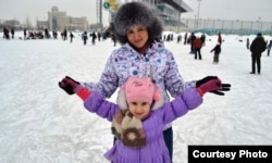 Laysan Akhmetova and her daughter