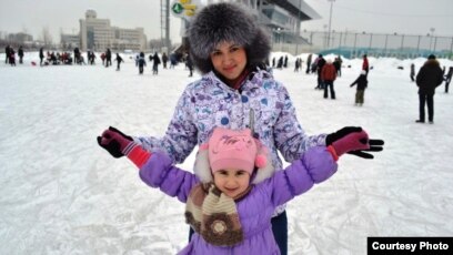 Нағыз балапандармен порно ойындар Наташа Романов порно