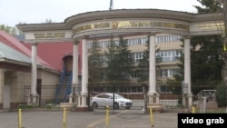 Карантинге жабылған орталық қалалық клиникалық аурухана. Алматы, 13 сәуір 2020 жыл.