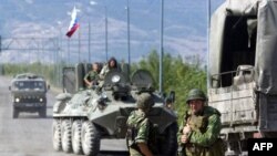 Російські військові поблизу Ґорі. 18 серпня 2008 р.