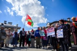 Мітынг прыхільнікаў Лукашэнкі пад літоўскім консульствам у Горадні