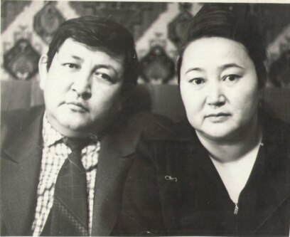 Олар украиндық әйелдің кискасына сұқпалады Порнографиялық фотосуреттер