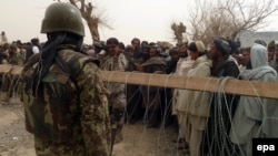 Акция протестующих афганцев у базы НАТО в Кандагаре