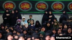 На религиозной церемонии в Тегеране памяти Фатимы – дочери пророка Мохаммеда
