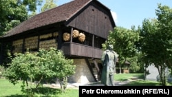 Spomenik Titu u selu Kumrovec