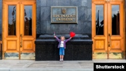 Українці назвали очікувані перші кроки президента