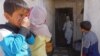 ادلب؛ امدادگران داوطلب در حال ضدعفونی یک مدرسه